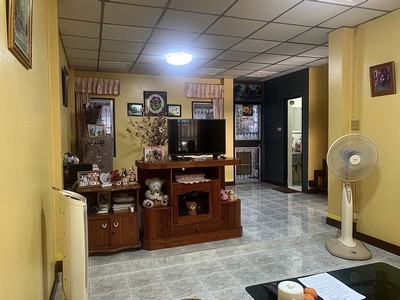 ขายถูกทาวน์เฮาส์ 2 ชั้น พื้นที่ดิน 18 ตรว. โครงการหมู่บ้านอยู่สบาย ใกล้สนามบินสุวรรณภูมิ 30 นาที ใกล้เขตคลองหนึ่ง คลองหลวง ปทุมธานี รูปที่ 1