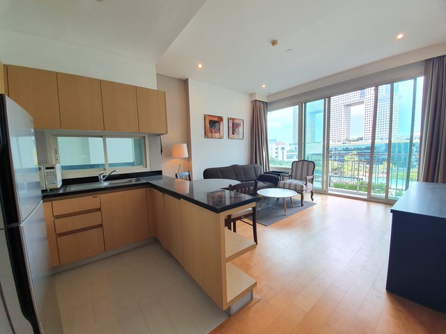 Spacious 1-Bedroom Condo on a Low Floor with a Stunning Swimming Pool View at Wind Ratchayothin รูปที่ 1