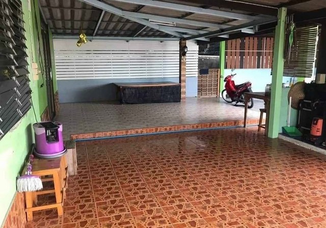 ขายที่ดินพร้อมสิ่งปลูกสร้าง​  2 หลัง​  บนเนื้อที่​  130 ตรว ​ถนนดีถนนกว้าง​  6​ ล้อ​ วิ่งสวนได้ รูปที่ 1