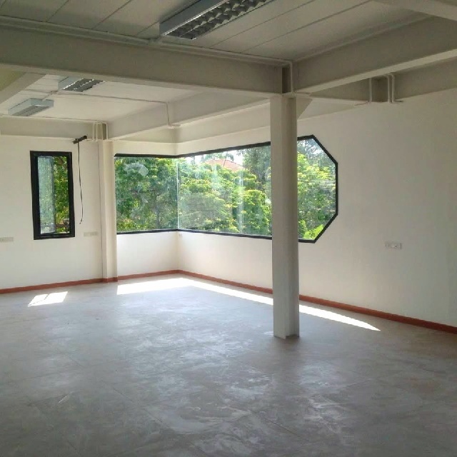 ถ.สุขุมวิท BTSบางจาก 900ม.ให้เช่าพื้นที่สำนักงาน ชั้น 2 110 ตร.ม. 100ตร.วา.2 แอร์ หาของกินสะดวก ตลาดบางจาก 1.4 กม.  เซาธ์อีสบางกอก 2.4 กม. รูปที่ 1