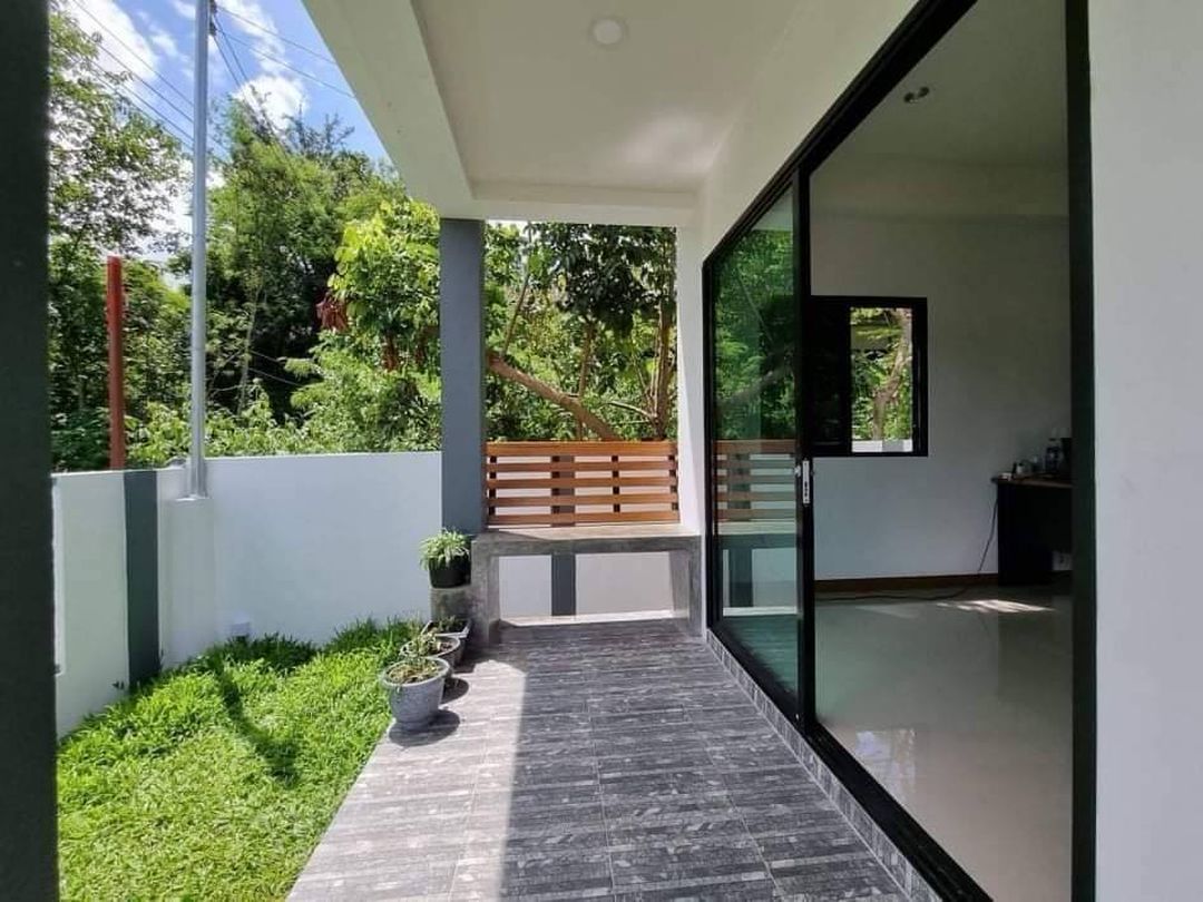 บ้านใกล้วัดป่าดาราภิรมย์ ราคาเริ่มต้น 1.49 ล้าน บ้านเดี่ยวชั้นเดียว ​38 ตรว. #โซนแม่ริม​ #สไตล์โมเดิร์น มี 2 แบบ รูปที่ 1