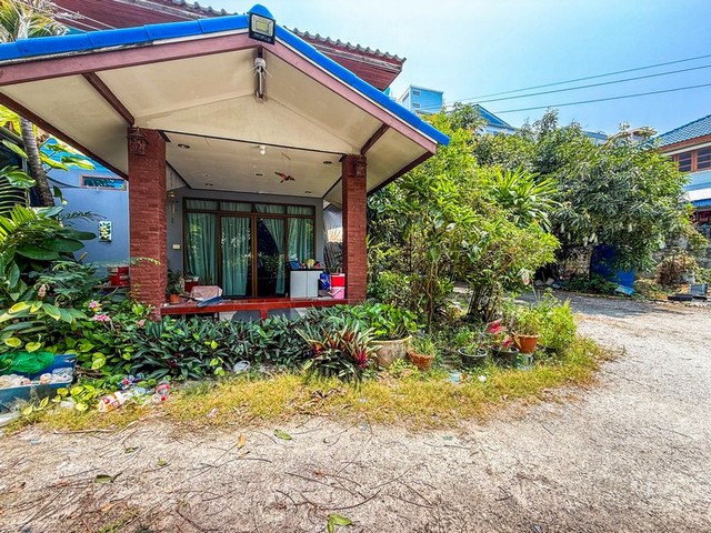 ขาย ที่ดินทำเลทอง พร้อมบ้าน ทางลงหาดบางแสน ใกล้ ม.บูรพา TP-L1221 รูปที่ 1