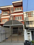 ให้เช่าทาวน์โฮม 3 ชั้น 4 ห้องนอน ลาดพร้าวซอย 29 พร้อมเฟอร์นิเจอร์ ใกล้ MRT ลาดพร้าว 