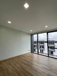 Townhouse โฮมออฟฟิสใหม่รามอินทรา62 ใหญ่ขนาด 0 RAI 0 NGAN 48 ตร.วา 70000 BAHT.   หรูอยู่สบาย หัวมุม ใกล้รถไฟฟ้ารพ.อินทรารัตน์ – 400 ม.  • เดอะพรอมานาด – 700 ม.  • วงแหวนรามอินทรา – 800 ม.  • รพ.สินแพทย์ – 900 ม.  • สถานีรถไฟฟ้าสายสีชมพู – 900 ม.
