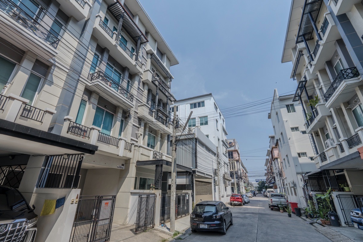 ขาย/ให้เช่า โฮมออฟฟิส 4 ชั้น RK BIZ Center ติดถนนมอเตอร์เวย์ ใกล้สนามบินสุวรรณภูมิ รูปที่ 1