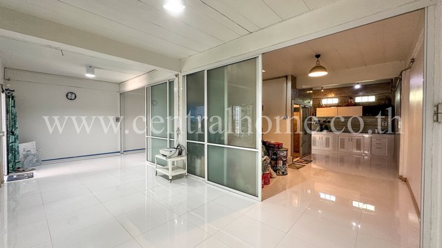 R1 ทาวน์เฮ้าส์ พูลผล ซ.วัดลาดสนุ่น ลำลูกกา - คลอง 1 ตีทะลุ 2 หลัง รูปที่ 1