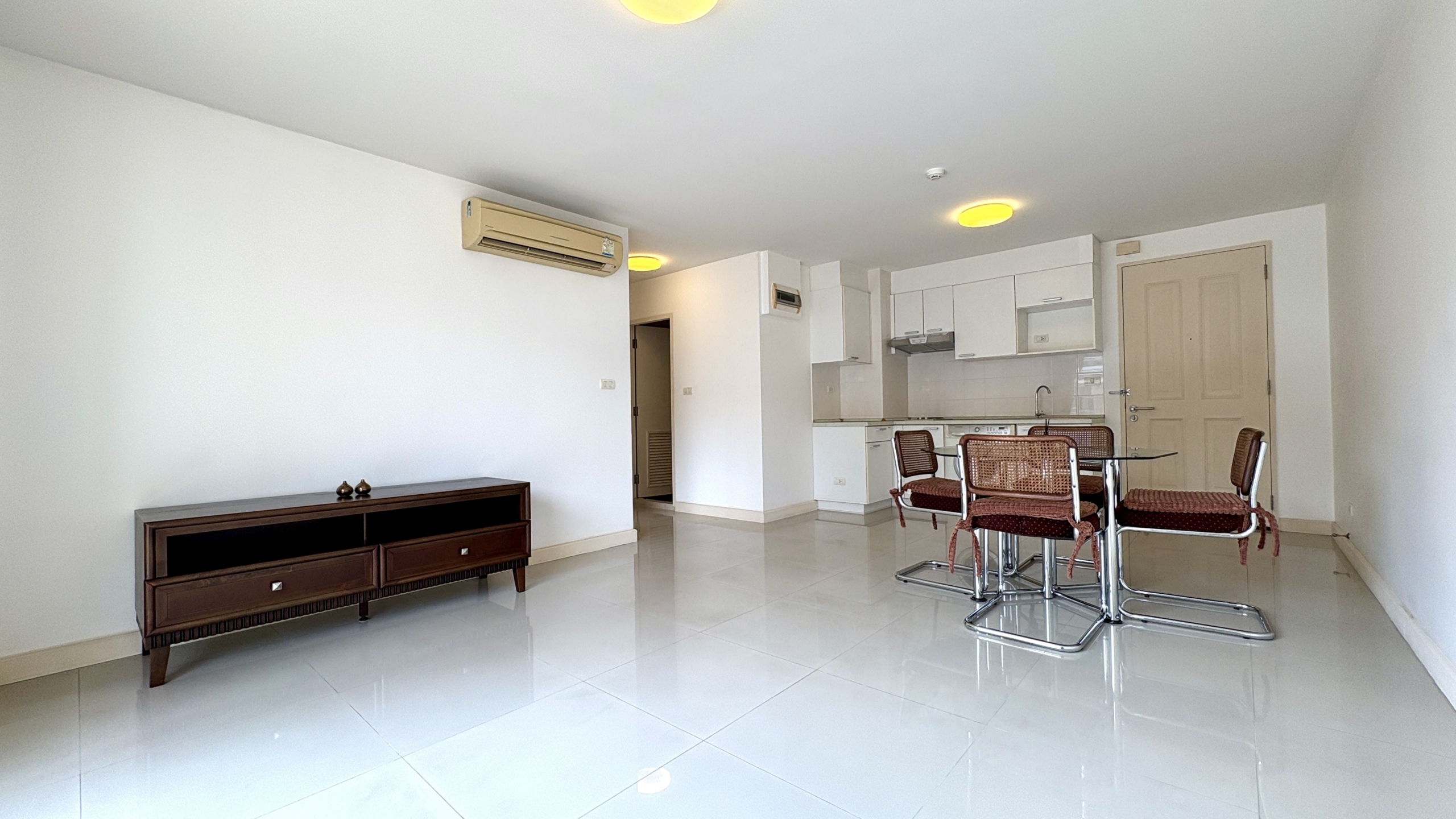 ขาย The Clover ทองหล่อ เรียบหรู แทบไม่เคยได้ใช้งาน ห้องใหญ่ 70 ตร.ม. 2 นอน 2 น้ำ For Sale: The Clover Thonglor  รูปที่ 1