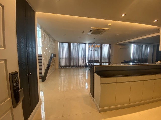 รหัสC6777 ให้เช่าคอนโด Penthouse Duplex  2ชั้น เดอะโฟร์วิงส์ เรสซิเดนซ์ ศรีนครินทร์ 3 ห้องนอน รูปที่ 1