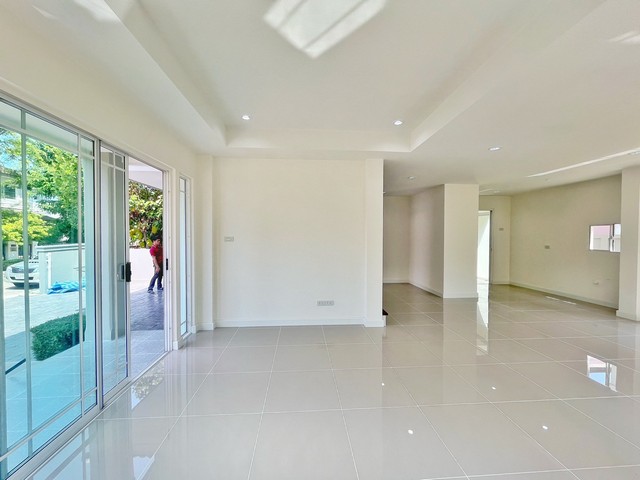บ้านเดี่ยว  รีโนเวทใหม่ บ้านสีวลี ปิ่นเกล้า-สาทร ติดถนนราชพฤกษ์ หลังริม สไตล์โมเดิร์น หรูหรา ด้วยวัสดุเกรดพรีเมี่ยม Land รูปที่ 1