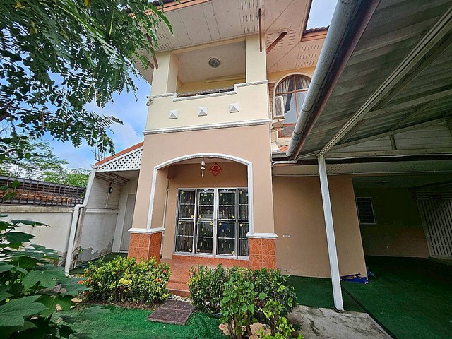 บ้านเดี่ยว​2​ ชั้นหลังใหญ่​ บน​เนื้อที่​ 56​ ตรว​ หัวมุม  3ห้องนอน​ 2​ ห้องน้ำ​  2ที่จอดรถ บ้านต่อเติม​พร้อมอยู่ รูปที่ 1