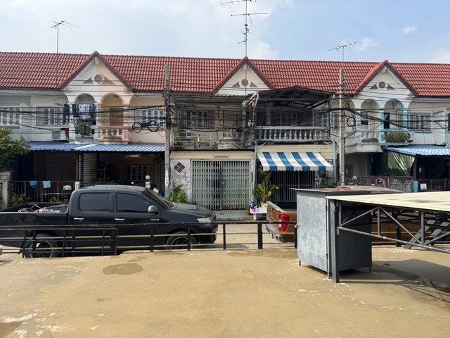 ทาวน์เฮาส์กล่อมพิรุณ 2ชั้น บ้านอยู่ตรงข้ามลานอเนกประสงค์  ทำเลดี ราคาโดน รูปที่ 1