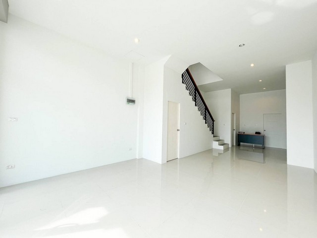 For Rent : Wichit, 3-Storey Commercial Building, 3 Bedrooms 4 Bathrooms รูปที่ 1