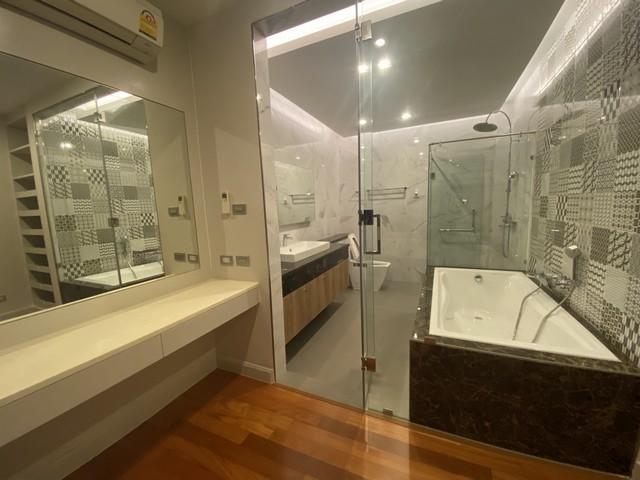 ให้เช่าคอนโด 2 ชั้น อยู่ชั้น 26 (บนสุด) Penthouse Duplex เดอะโฟร์วิงส์ เรสซิเดนซ์ ศรีนครินทร์ รูปที่ 1