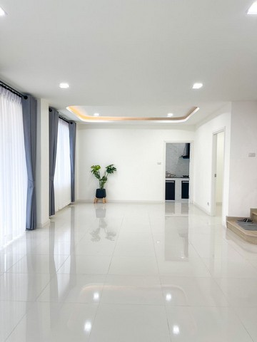 ขายบ้านเดี่ยวใกล้โรงเรียนอัสสัมชัญศรีราชา ชลบุรี ขายบ้านเดี่ยว2ชั้น ซอยหมอย้อย ตำบลสุรศักดิ์ ศรีราชา ชลบุรี บ้านเดี่ยว2ชั้นรีโนเวทใหม่ รูปที่ 1