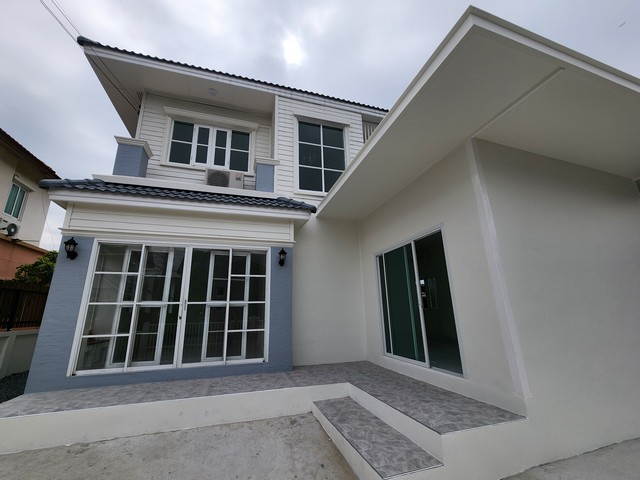 ขาย บ้านเดี่ยวหมู่บ้าน Vararom Lakeview : วรารมย์ เลควิลล์  ส่วนกลางทะเลสาบ  รูปที่ 1