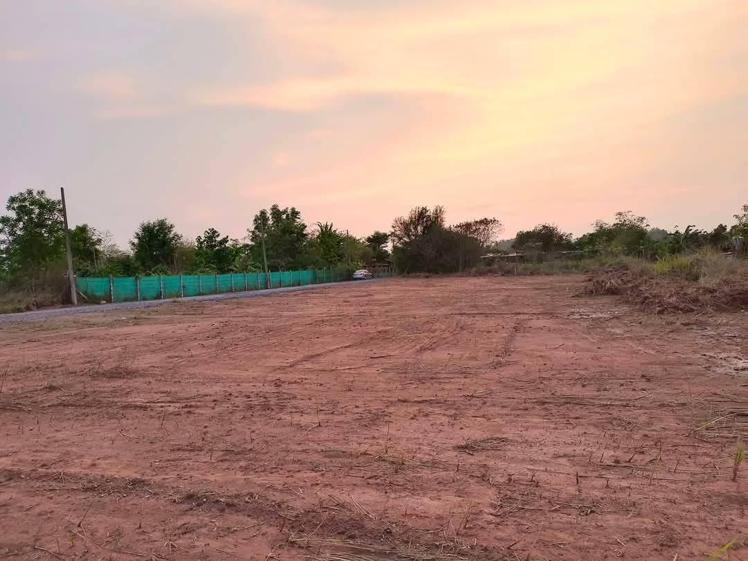 ขายที่ดินทำเลทอง พันเสด็จใน บ่อวิน ชลบุรี เหมาะทำบ้าน ห้องเช่า โรงงานขนาดเล็ก โกดัง รูปที่ 1