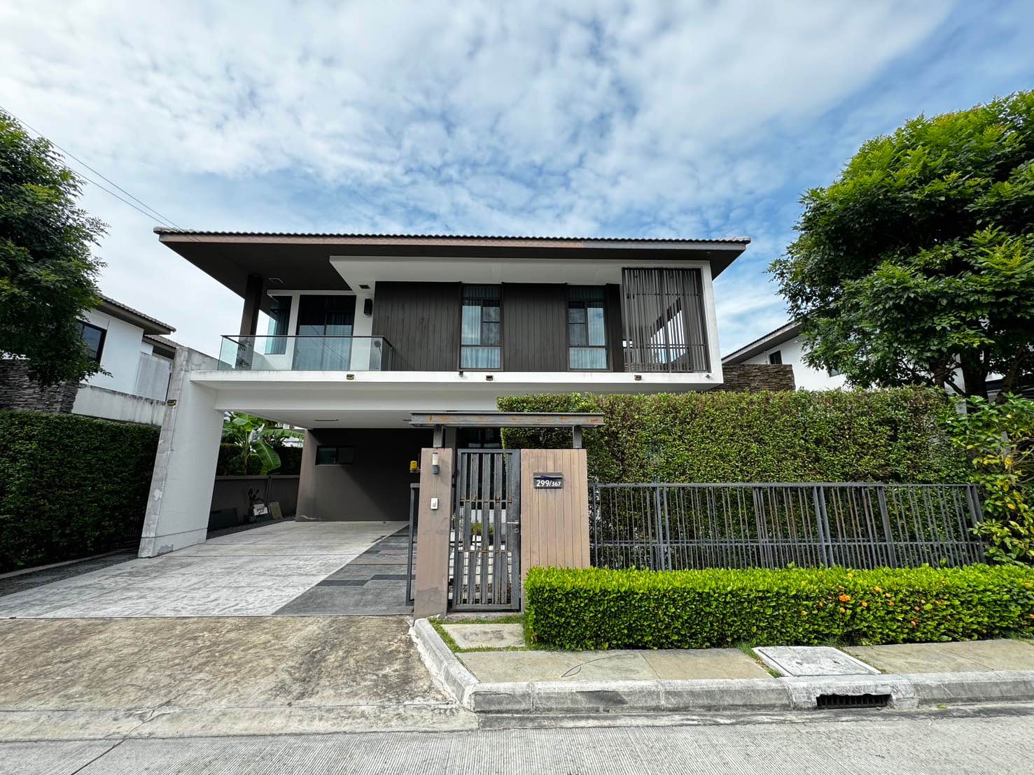 ขายบ้านเดี่ยวหรู หลังสุดท้ายใกล้ทะเลสาบ  ใกล้คลับเฮ้าส์ โครงการมัณฑนา เลค วัชรพล (LH) รูปที่ 1
