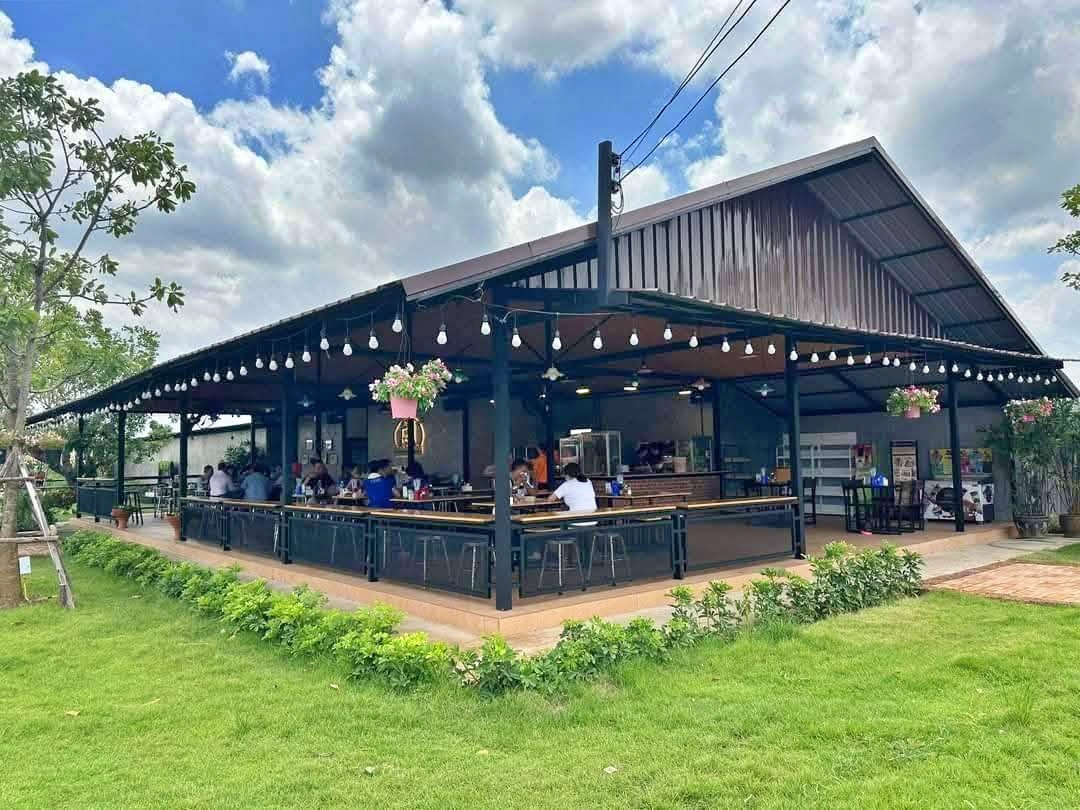 เซ้งร้านอาหาร วิวทุ่งนา180องศา  ลาดกระบัง ถนนคุ้มเกล้า ใกล้หมู่บ้าน และนิคมอุตสาหกรรม จอดรถได้มากกว่า 20 คัน รูปที่ 1