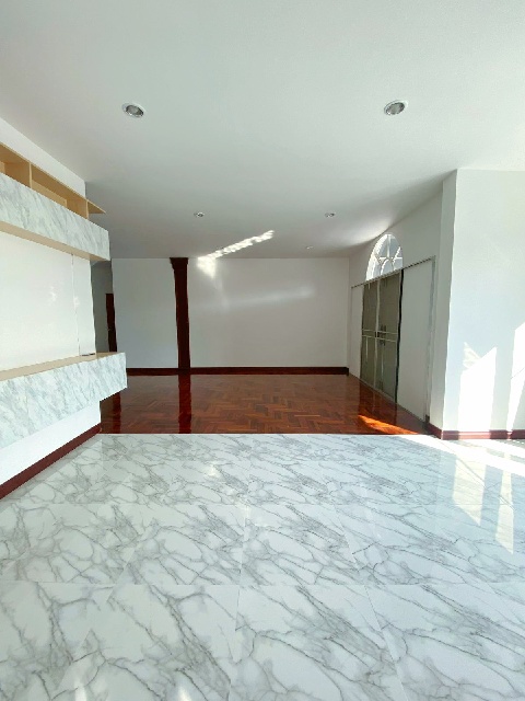 หลังใหญ่ มีสวน 120 ตร.วา.บ้านเดี่ยว 2 ชั้น MRT ศรีนุช 1.6 กม.480 ตร.ม.รร.ลาร์สเกตเวย์ 2.0 กม. 7 นอน 3 น้ำ รูปที่ 1