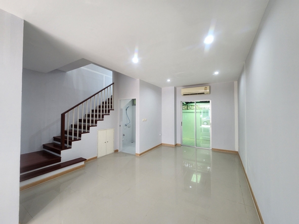 ขายทาวน์โฮม 2 ชั้น ปรับปรุงใหม่ หมู่บ้านแกรนดิตี้ บางบัวทอง ขนาด 18 ตร.ว. ใกล้เซ็นทรัลเวสเกต รูปที่ 1