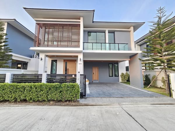ขายบ้านเดี่ยว 2ชั้น บางละมุง ชลบุรี สไตล์โมเดิร์นเรียบง่าย แต่แฝงด้วยความหรูหรา รูปที่ 1