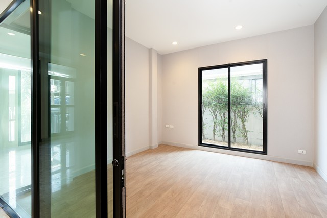 บ้าน แกรนด์บางกอก บูเลอวาร์ด สาทร 4BR 16900000 บาท.   ทำเลดีเยี่ยม บ้านเปล่า สภาพดี ไม่เคยเข้าอยู่ รูปที่ 1