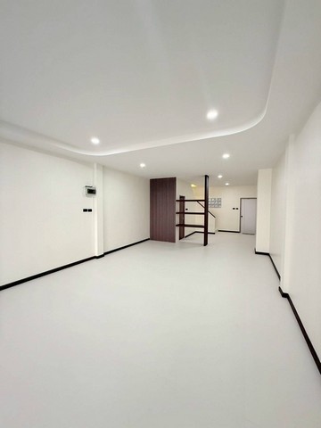หมู่บ้านณัฐกมลบางชีเหล้าภูเก็ต ทาวน์โฮมรีโนเวทใหม่ 28วา 2ห้องนอน 2ห้องน้ำ ใกล้ซุปเปอร์ชีพ ใหญ่ รูปที่ 1