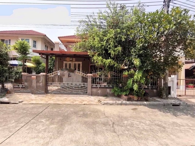 บ้านเนื้อที่ 38.50 ตรว. บ้าน  2 ชั้น 4 นอนห้อง (รวมห้องนอนล่าง ) 2 น้ำ จอดรถ  1 คัน ทิศตะวันออก ครัวนอกบ้าน  มีระเบียงกว้างชั้น 2 บรรยากาศดี รูปที่ 1
