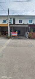 ขายถูกมาก!! ทาวน์เฮ้าส์ 2 ชั้น ม.ทัศนีย์ลาดหลุมแก้ว อ.ลาดหลุมแก้ว จ.ปทุมธานี ติดถ.ปทุมธานี-บางเลน ใกล้ห้าง โรงเรียนฯ