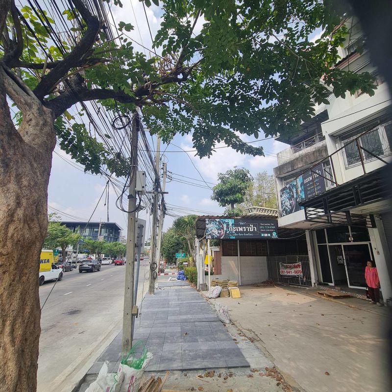 ขายหรือให้เช่าอาคารพาณิชย์ 4 ชั้น ติดถนนสุคนธสวัสดิ์ ราคาดีทำเลดีติดต่อผึ้งรติ โทร 061-941-9639 รูปที่ 3