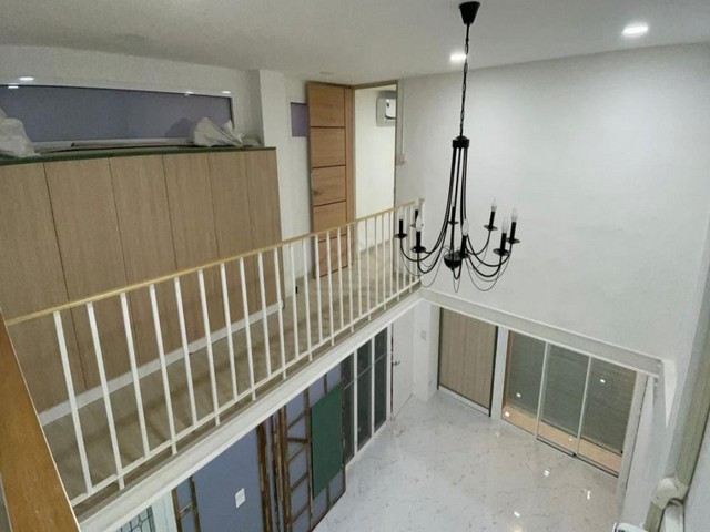 ขายทาวน์โฮม 3.5 ชั้น 4 ห้องนอน ลาดพร้าว 71 นาคนิวาส 27 ตกแต่งภายในอย่างดี เหมาะทำออฟฟิศและอยู่อาศัย รูปที่ 1