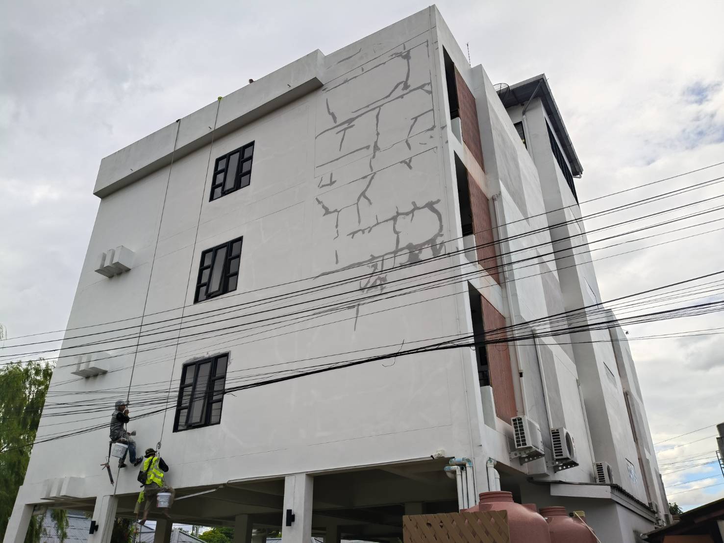 รับทาสีบ้านพร้อมซ่อมผนังร้าว มีผลงานการันตี โดยช่างสีผู้เชี่ยวชาญ ทีมงานช่างทาสีมืออาชีพ สอบถามราคาก่อนได้ครับ รูปที่ 7
