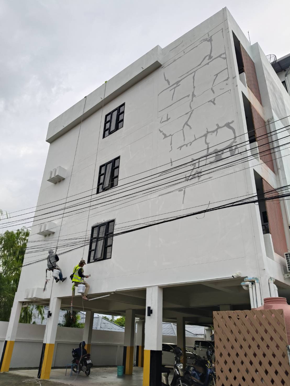รับทาสีบ้านพร้อมซ่อมผนังร้าว มีผลงานการันตี โดยช่างสีผู้เชี่ยวชาญ ทีมงานช่างทาสีมืออาชีพ สอบถามราคาก่อนได้ครับ รูปที่ 3