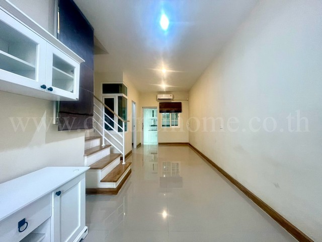 P2 ทาวน์โฮม โกลเด้น ทาวน์ รัตนาธิเบศร์ - สถานีรถไฟฟ้าไทรม้า หลังริม  รูปที่ 1
