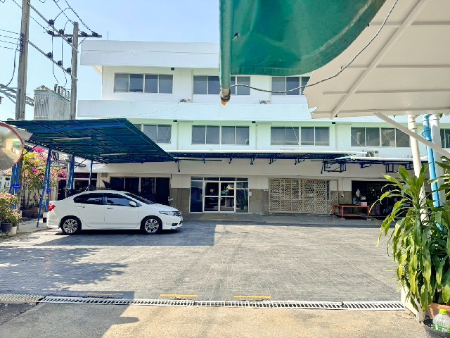 MRT ลาดพร้าว 3.5กม ถ.ลาดพร้าว67-73  เซ็นทรัล ลาดพร้าว 4.2 กม..ให้เช่าอาคารพาณิชย์ 3 ชั้น 750 ตร.ม. 400ตร.วา.11 นอน 8น้ำ ติดแอร์ใหม่   รูปที่ 1