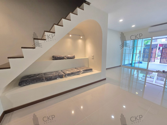 ทาวน์เฮาส์ มบ.ธนวรรณ พหลโยธิน 52 รีโนเวทใหม่ สวยทันสมัย ใกล้BTSสะพานใหม่และห้างสรรพสินค้า รูปที่ 1