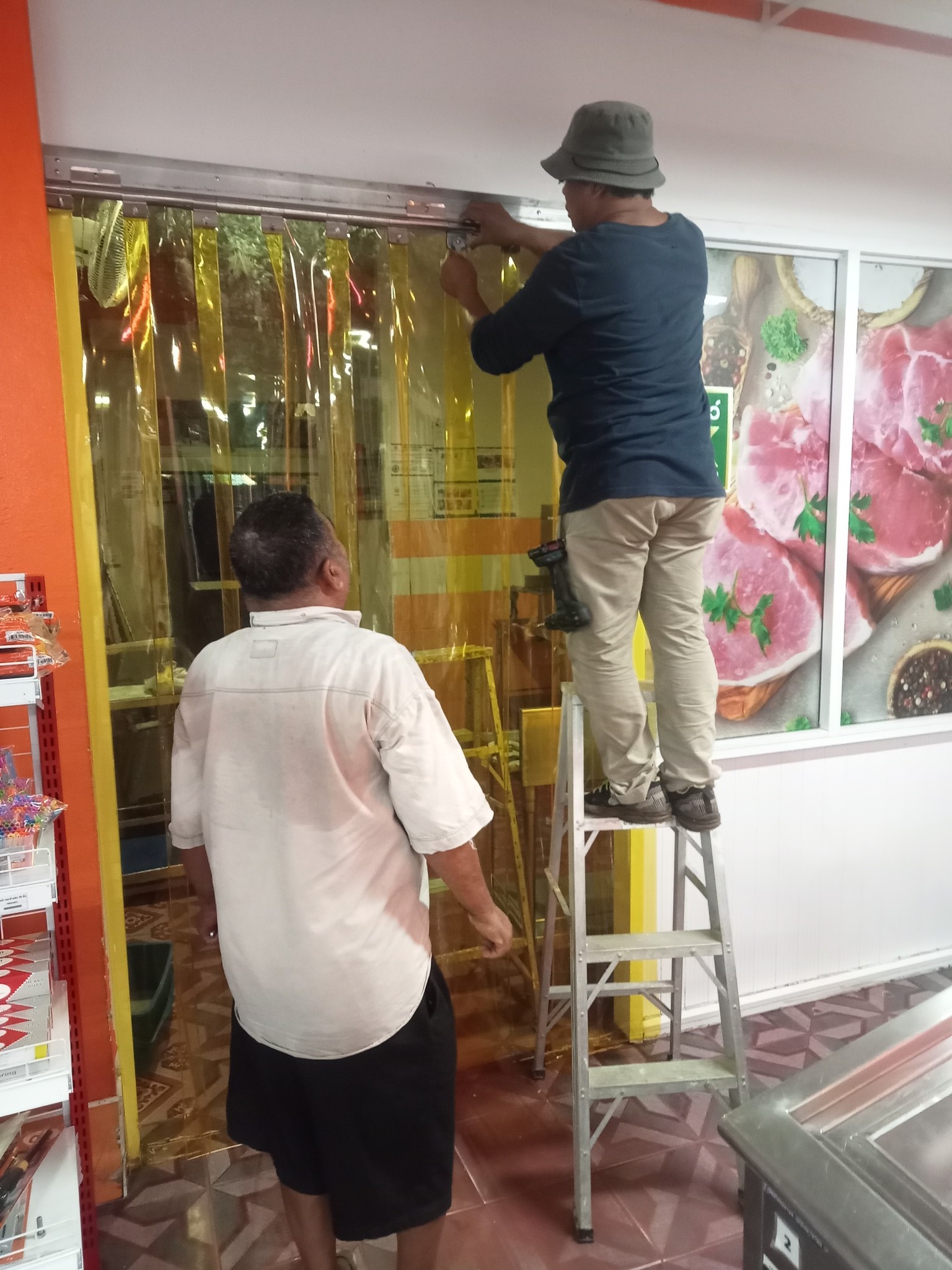 อำเภอเมืองกระบี่/ติดตั้งม่านริ้วสีเหลืองกันแมลงให้ บริษัท ดีฟาร์ม สาขากระบี่ สนใจ 087-264-589 รูปที่ 4