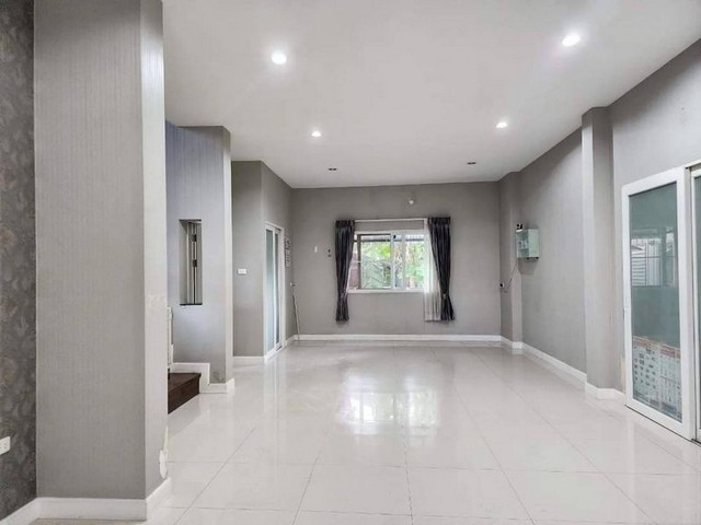 บ้านเดี่ยว 2 ชั้น สไตล์โมเดิร์น หลังหัวมุม หมู่บ้านธาราคีรี โซนสุเทพ  รูปที่ 1