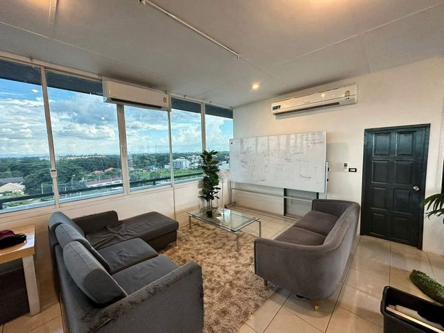 ให้เช่า 28,000/เดือน #ชั้นดาดฟ้า โซนป่าแดด อำเภอเมือง 220 ตรม. ชั้น 8 วิว360 องศา ใกล้สนามบินเชียงใหม่ นิมมาน คูเมือง รูปที่ 1