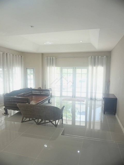 ให้เช่าบ้านเดี่ยว 2 ชั้น 220 ตร.ม. 4 ห้องนอน ถนนศรีนครินทร์ 51 ใกล้ซีคอนสแควร์ และรถไฟฟ้าสายสีเหลือง รูปที่ 1