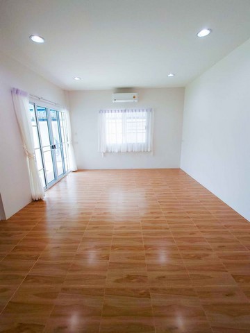 ให้เช่าบ้านเดี่ยว ปรับปรุงใหม่ทั้งหลัง 3 ห้องนอน, 2 ห้องน้ำ, 1 ห้องครัวใหญ่  ใกล้ มหาวิทยาลัยนิด้า รูปที่ 1