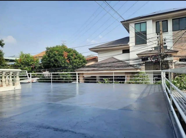 P760 ให้เช่า หมู่บ้านอยู่เจริญ 542 ซอยประชาราษฎร์บำเพ็ญ 24 ใกล้สนง.เขตห้วยขวาง เดินทางสะดวก เหมาะอยู่อาศัย รูปที่ 1