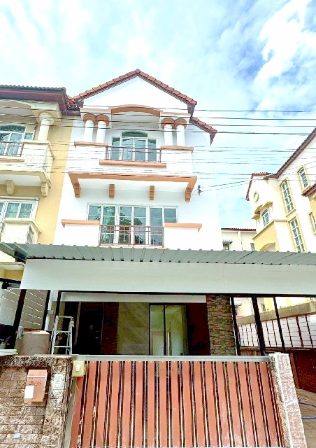 รร.สวนกุหลาบวิทยาลัย 700 ม. MRT ปากเกร็ด 1 กม. ทาวน์โฮม 3.5 ชั้น ใหม่ 280 ตร.ม.7 แอร์เหมาะกับโฮมออฟฟิศ สวนหย่อมสไตล์อังกฤษ 7 นอน 3 น้ำ  รูปที่ 1