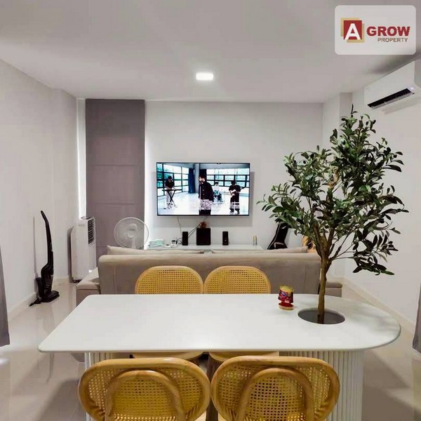 หมู่บ้านพลีโน่ทาวน์ บางนา กม.24 บ้านหลังมุม หน้าบ้านไม่ชนกับใคร มีความเป็นส่วนตัว รูปที่ 1