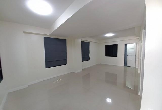 HR 6038 ให้เช่าทาวน์โฮม 3 ชั้น ซ.ลาดปลาเค้า 72 ใกล้Central รามอินทรา รูปที่ 1