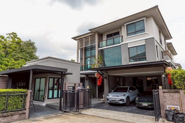 P797 ขาย ให้เช่า บ้านเดี่ยว 3 ชั้น หมู่บ้าน ภัสสร สรงประภา Passorn Songprapha ดอนเมือง ใกล้สนามบิน ใกล้รถไฟฟ้า สไตล์โมเดิร์น พร้อมอยู่ รูปที่ 1