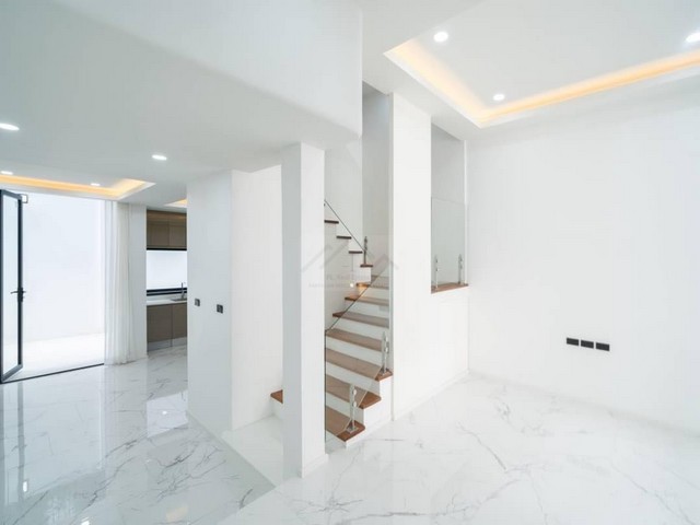 ขาย Townhome 3 ชั้น 250 ตร.ม. ซอยสุขุมวิท 15 ติดโรงเรียนนานาชาติ NIST และ 5 นาที ถึง BTS อโศก  รูปที่ 1