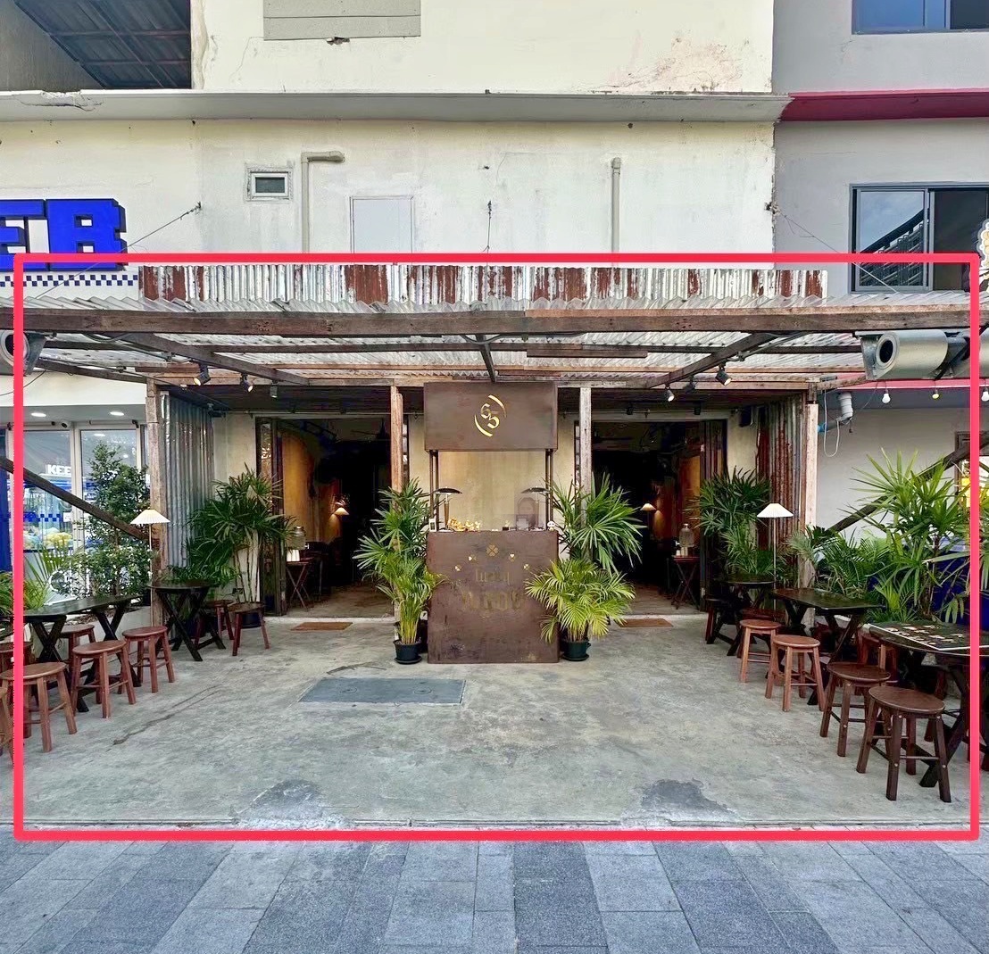 ปล่อยเซ้งร้าน ถนนบรรทัดทอง จุฬาซอย 5 เจ้าของตึกปล่อยเอง แยกนี้คนล้นจริงๆ ติดถนนคนเดิน ออกบูธขายเสื้อ รูปที่ 1