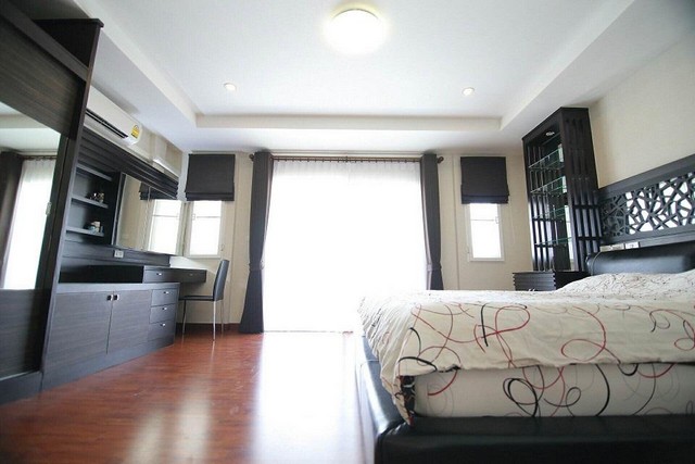 ให้เช่าทาวน์โฮม 3 ชั้น 192 ตรม. ศุภาลัย พาร์ควิลล์ รามอินทรา 23 เขตบางเขน เฟอร์นิเจอร์ Built in รูปที่ 1
