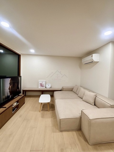 ให้เช่าทาวน์เฮ้าส์ 2 ชั้น หมู่บ้านอยู่เจริญ29 ซอยรัชดา 18 รีโนเวทสไตล์ Modern Chinese ย่านห้วยขวาง ใกล้ MRT ห้วยขวาง รูปที่ 1
